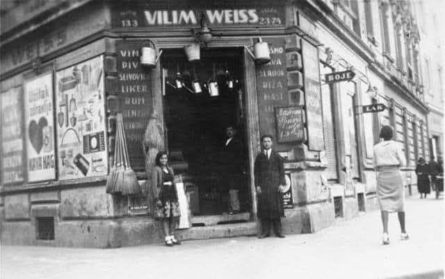 Ilica 1940. godine kod Čanićeve. Trgovina V. Weissa